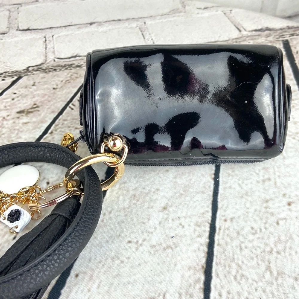 CHANEL card coin pouch wristlet keychain black patent leather with charms - Picture 3 of 10